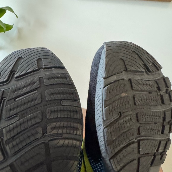 Brooks Adrenaline GTS 22 Black and Blue Running Shoes - Picture 13 of 13